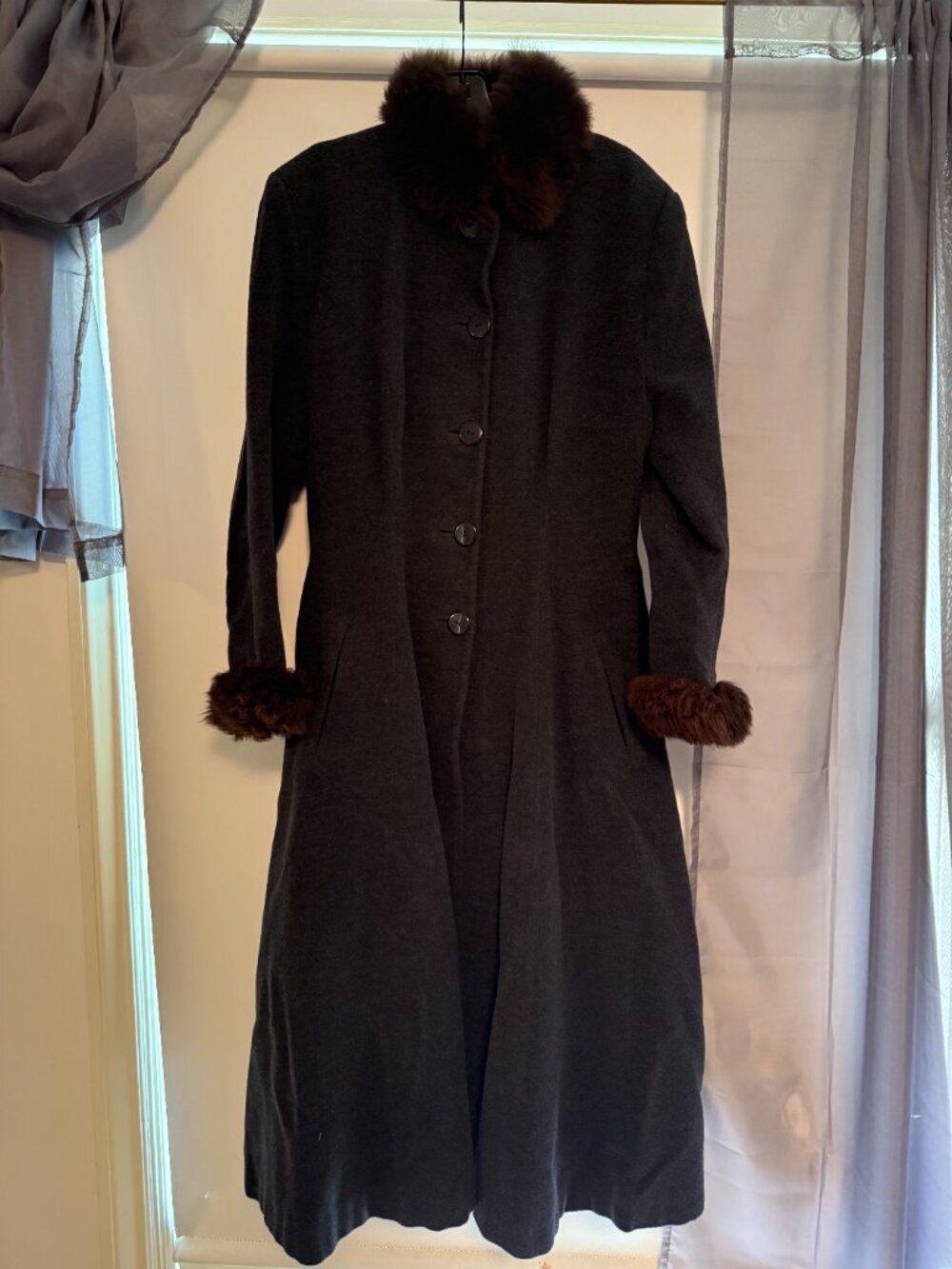 Gorgeous Vintage Saks Fifth Avenue 100% Wool Long Coat Alpaca Collar & Cuffs
